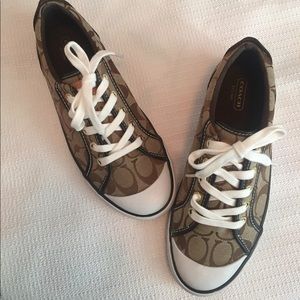 Coach tennis shoes size 8 like new